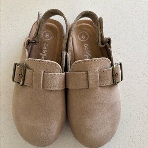 Toddler Cat & Jack Beige clogs for Kids like Boston clog! - NWOT never worn